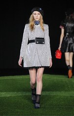 マーク BY マーク ジェイコブス 2015-16年秋冬コレクション - 革命を先導する強い女性｜写真28