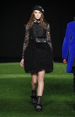 マーク BY マーク ジェイコブス 2015-16年秋冬コレクション - 革命を先導する強い女性｜写真34