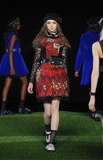 マーク BY マーク ジェイコブス 2015-16年秋冬コレクション - 革命を先導する強い女性｜写真35