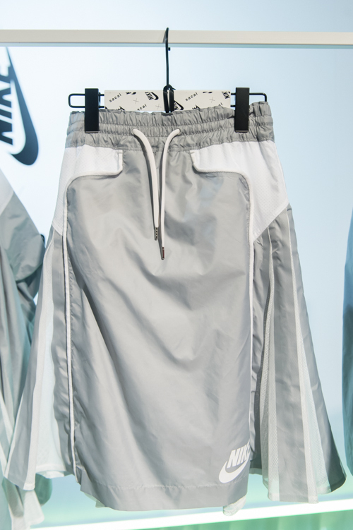 NIKE x sacaiのコレクション発表 - ウィンドランナーやスカート、スニーカーが登場｜写真48