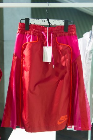 最安値 【エム】NikeLab × Sacaiコラボ ウィンドブレーカー&スカート