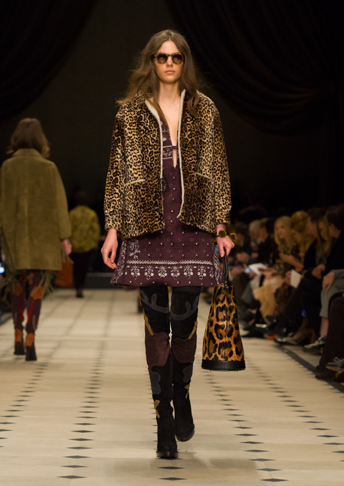 いします Burberry グッチ ロエベ ワンピースの通販 By Rashka S Shop バーバリーならラクマ バーバリープローサム バーバリー ジバンシー どうぞお