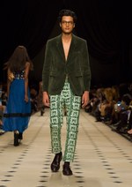 バーバリー プローサム 2015-16年秋冬コレクション - 美しいキルトに魅せられた英国ボヘミアン｜写真46