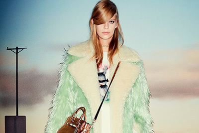 阪急うめだにコーチの限定ストア - 愉快なキャラクターが彩るバッグ、シューズなど