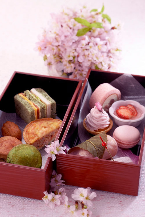 桜スイーツを詰め込んだ重箱「さくらアフタヌーンティー」ホテル日航東京の期間限定メニュー | 写真