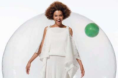 夏が待ち遠しくなる、プリーツ プリーズ イッセイ ミヤケ 2011年春夏コレクション　