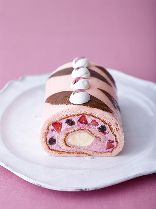 パティスリー キハチから、苺＆チーズムースをふんわり巻いた「桜のクリームロール」限定発売 | 写真