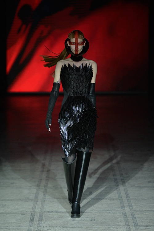 ガレス ピュー(Gareth Pugh) 2015-16年秋冬ウィメンズコレクション  - 写真32