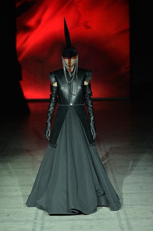 ガレス ピュー(Gareth Pugh) 2015-16年秋冬ウィメンズコレクション シルエット - 写真1