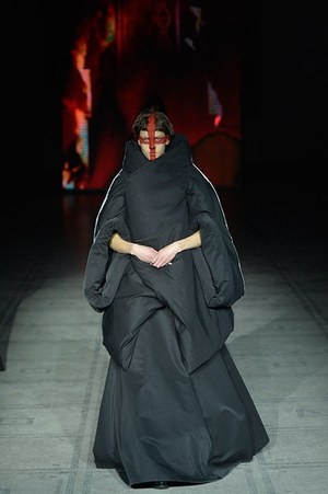 ガレス ピュー(Gareth Pugh) 2015-16年秋冬ウィメンズコレクション シルエット - 写真12
