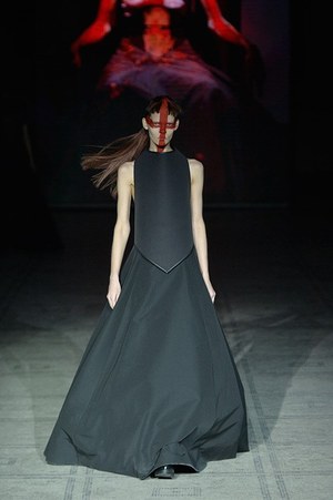 ガレス ピュー(Gareth Pugh) 2015-16年秋冬ウィメンズコレクション シルエット - 写真19