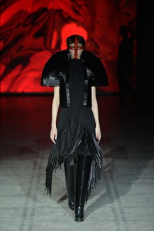 ガレス ピュー(Gareth Pugh) 2015-16年秋冬ウィメンズコレクション シルエット - 写真22