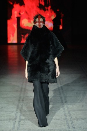 ガレス ピュー(Gareth Pugh) 2015-16年秋冬ウィメンズコレクション シルエット - 写真24