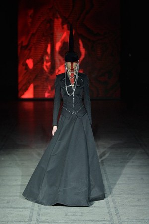 ガレス ピュー(Gareth Pugh) 2015-16年秋冬ウィメンズコレクション シルエット - 写真26