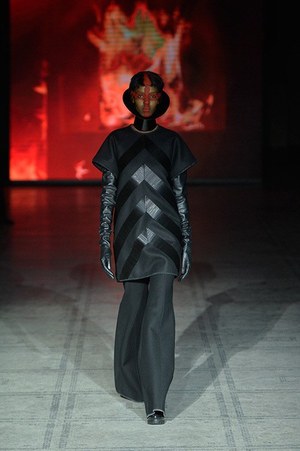 ガレス ピュー(Gareth Pugh) 2015-16年秋冬ウィメンズコレクション シルエット - 写真27