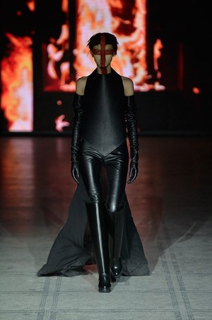 ガレス ピュー(Gareth Pugh) 2015-16年秋冬ウィメンズコレクション シルエット - 写真28