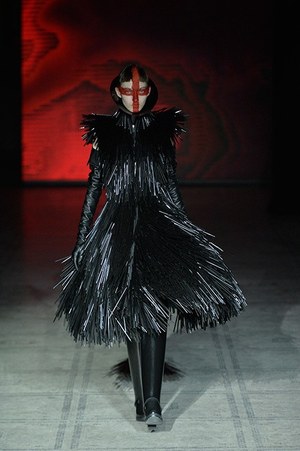 ガレス ピュー(Gareth Pugh) 2015-16年秋冬ウィメンズコレクション シルエット - 写真32