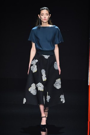 アンテプリマ 2015-16年秋冬コレクション - ロマンティックに、時々アヴァンギャルドに｜写真1