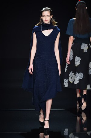 アンテプリマ 2015-16年秋冬コレクション - ロマンティックに、時々アヴァンギャルドに｜写真2