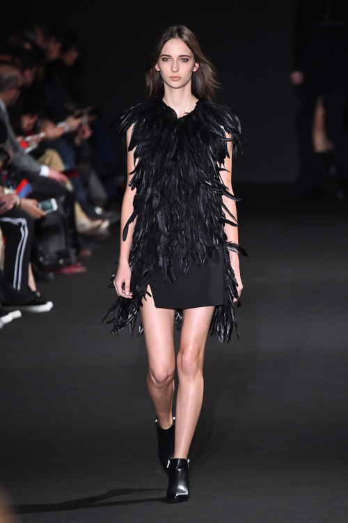コスチューム ナショナル 2015-16年秋冬コレクション - 深夜0時はミニマルなロックの色 | 写真