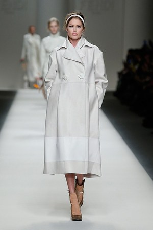 フェンディ 2015-16年秋冬コレクション - 直線、そしてボリュームへのアプローチ｜写真1