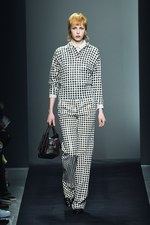 ボッテガ・ヴェネタ 2015-16年秋冬コレクション - 視覚での遊び、想像力を掻き立てる色彩｜写真1