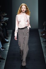 ボッテガ・ヴェネタ 2015-16年秋冬コレクション - 視覚での遊び、想像力を掻き立てる色彩｜写真2