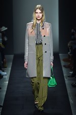 ボッテガ・ヴェネタ 2015-16年秋冬コレクション - 視覚での遊び、想像力を掻き立てる色彩｜写真15