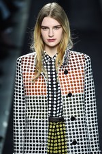 ボッテガ・ヴェネタ 2015-16年秋冬コレクション - 視覚での遊び、想像力を掻き立てる色彩｜写真16