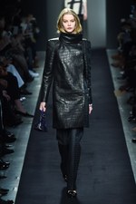 ボッテガ・ヴェネタ 2015-16年秋冬コレクション - 視覚での遊び、想像力を掻き立てる色彩｜写真17