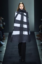 ボッテガ・ヴェネタ 2015-16年秋冬コレクション - 視覚での遊び、想像力を掻き立てる色彩｜写真20