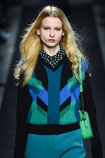 ボッテガ・ヴェネタ 2015-16年秋冬コレクション - 視覚での遊び、想像力を掻き立てる色彩｜写真27