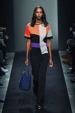 ボッテガ・ヴェネタ 2015-16年秋冬コレクション - 視覚での遊び、想像力を掻き立てる色彩｜写真28