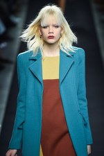 ボッテガ・ヴェネタ 2015-16年秋冬コレクション - 視覚での遊び、想像力を掻き立てる色彩｜写真31