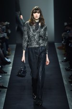 ボッテガ・ヴェネタ 2015-16年秋冬コレクション - 視覚での遊び、想像力を掻き立てる色彩｜写真37