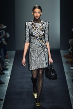 ボッテガ・ヴェネタ 2015-16年秋冬コレクション - 視覚での遊び、想像力を掻き立てる色彩｜写真52