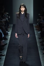 ボッテガ・ヴェネタ 2015-16年秋冬コレクション - 視覚での遊び、想像力を掻き立てる色彩｜写真56