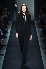 ボッテガ・ヴェネタ 2015-16年秋冬コレクション - 視覚での遊び、想像力を掻き立てる色彩｜写真59