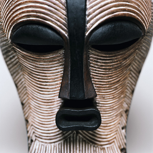 世界中の仮面を集めた「マスク」展が東京・目黒で開催 - アール・デコに影響を与えた異国の文化 | 写真