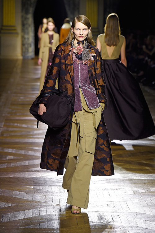 ドリス ヴァン ノッテン(DRIES VAN NOTEN) 2015-16年秋冬ウィメンズコレクション  - 写真32