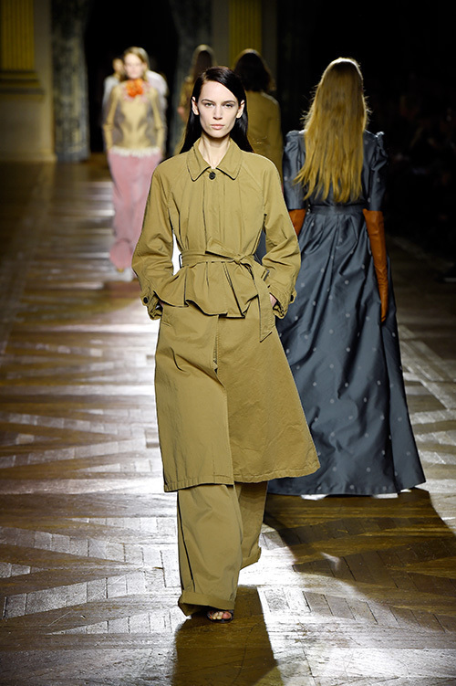 ドリス ヴァン ノッテン(DRIES VAN NOTEN) 2015-16年秋冬ウィメンズコレクション  - 写真43