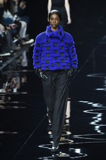 イッセイ ミヤケ 2015-16年秋冬コレクション - 喜びを運ぶ万華鏡のテキスタイル｜写真17