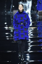 イッセイ ミヤケ 2015-16年秋冬コレクション - 喜びを運ぶ万華鏡のテキスタイル｜写真19