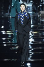 イッセイ ミヤケ 2015-16年秋冬コレクション - 喜びを運ぶ万華鏡のテキスタイル｜写真26