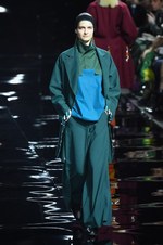 イッセイ ミヤケ 2015-16年秋冬コレクション - 喜びを運ぶ万華鏡のテキスタイル｜写真27