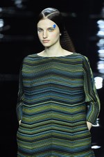 イッセイ ミヤケ 2015-16年秋冬コレクション - 喜びを運ぶ万華鏡のテキスタイル｜写真29