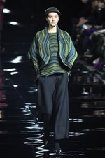 イッセイ ミヤケ 2015-16年秋冬コレクション - 喜びを運ぶ万華鏡のテキスタイル｜写真30