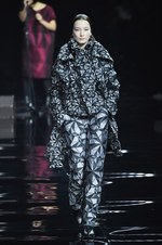 イッセイ ミヤケ 2015-16年秋冬コレクション - 喜びを運ぶ万華鏡のテキスタイル｜写真37