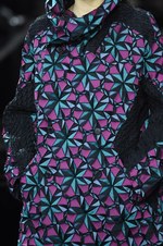 イッセイ ミヤケ 2015-16年秋冬コレクション - 喜びを運ぶ万華鏡のテキスタイル｜写真40