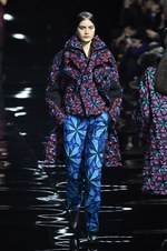 イッセイ ミヤケ 2015-16年秋冬コレクション - 喜びを運ぶ万華鏡のテキスタイル｜写真42